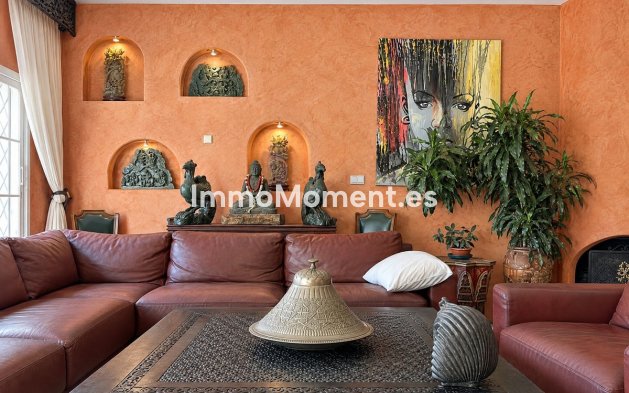 Resale - Detached villa - Estepona - Estepona Centro