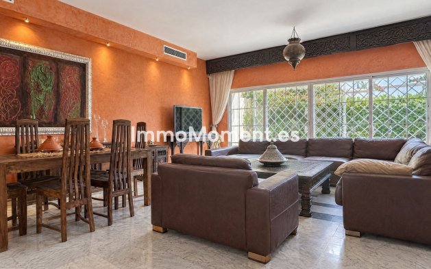 Resale - Detached villa - Estepona - Estepona Centro