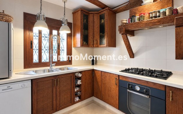 Resale - Detached villa - Estepona - Estepona Centro