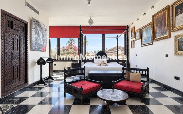Resale - Detached villa - Estepona - Estepona Centro