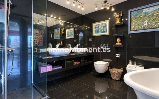 Resale - Detached villa - Estepona - Estepona Centro