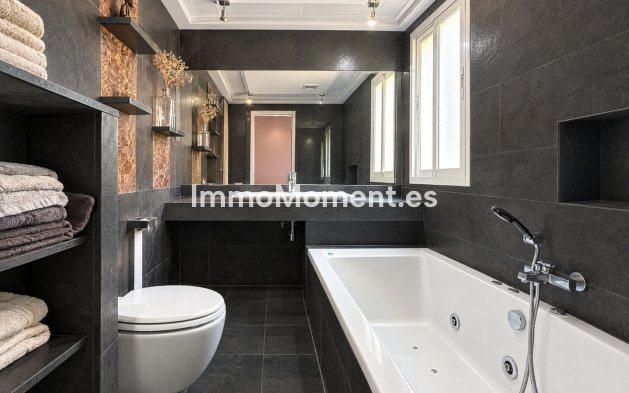 Resale - Detached villa - Estepona - Estepona Centro