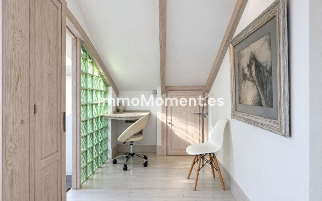 Resale - Detached villa - Estepona - Estepona Centro