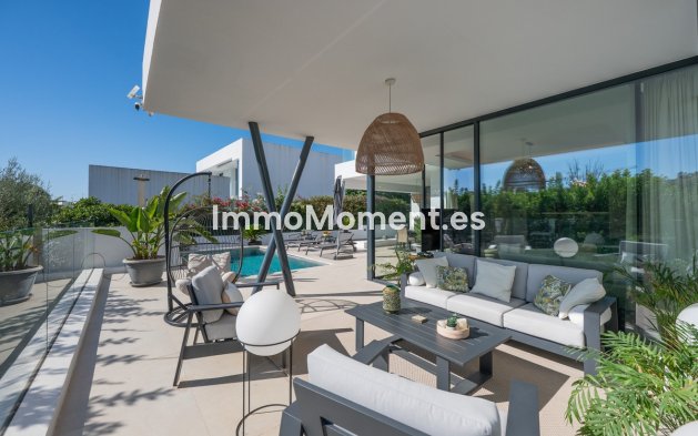 Resale - Detached villa - Estepona - Estepona Centro