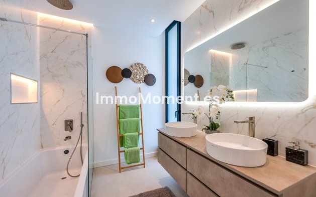 Resale - Detached villa - Estepona - Estepona Centro