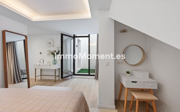 Resale - Detached villa - Estepona - Estepona Centro