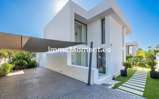 Resale - Detached villa - Estepona - Estepona Centro