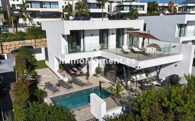 Resale - Detached villa - Estepona - Estepona Centro