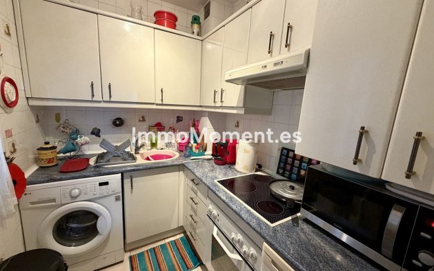 Resale - Apartment - Estepona - Benamara