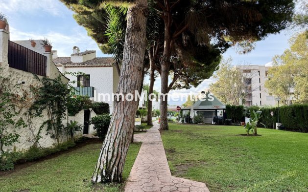 Resale - Apartment - Estepona - Benamara