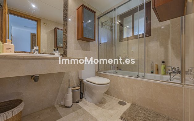 Resale - Apartment - Estepona - Costalita