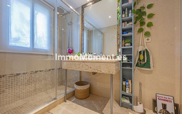 Resale - Apartment - Estepona - Costalita