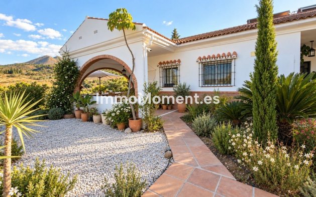 Resale - Country house - Inland  - Alhaurín de la Torre