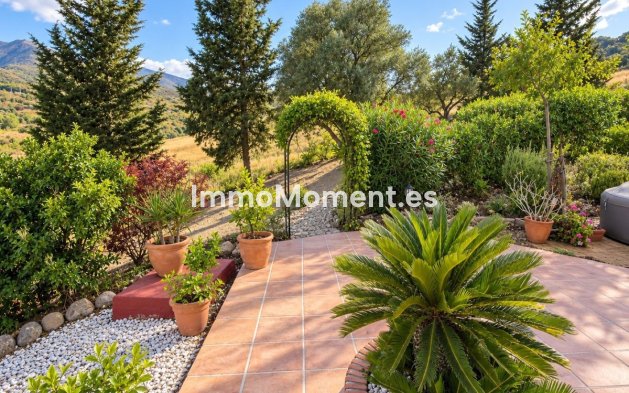 Resale - Country house - Inland  - Alhaurín de la Torre