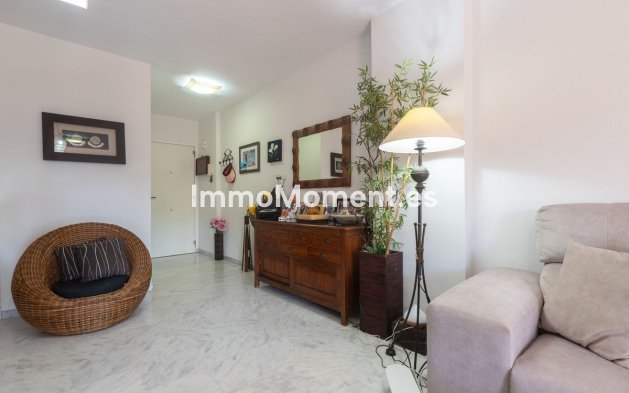 Resale - Apartment - Marbella - Elviria