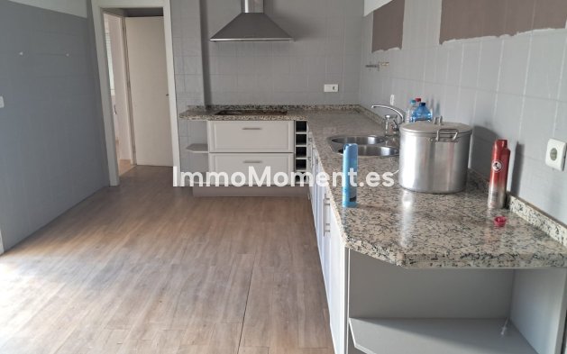 Resale - Detached villa - Estepona - Estepona Centro