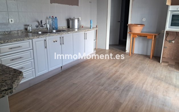 Resale - Detached villa - Estepona - Estepona Centro