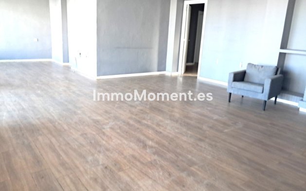 Resale - Detached villa - Estepona - Estepona Centro
