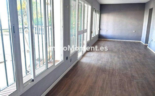 Resale - Detached villa - Estepona - Estepona Centro