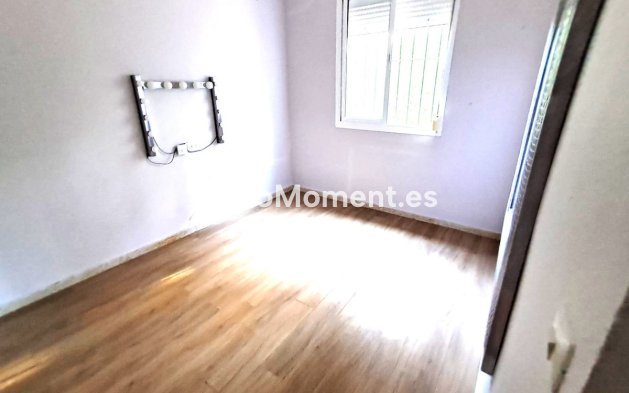 Resale - Detached villa - Estepona - Estepona Centro