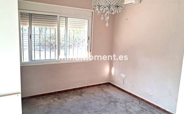 Resale - Detached villa - Estepona - Estepona Centro