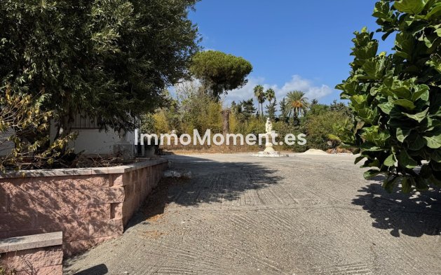 Resale - Detached villa - Estepona - Estepona Centro
