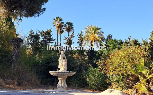 Resale - Detached villa - Estepona - Estepona Centro