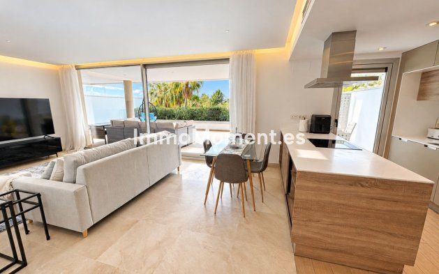 Resale - Apartment - Benahavís - Benahavís Centro