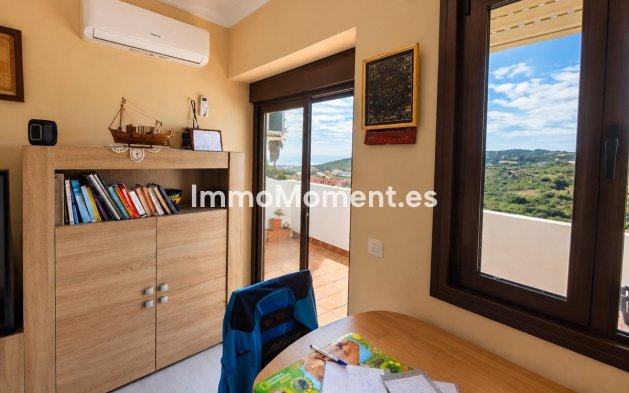 Resale - Apartment - Manilva - La Duquesa