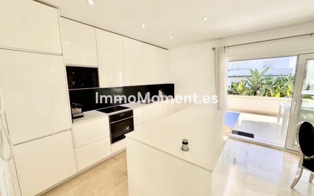 Resale - Apartment - Estepona - Estepona Centro