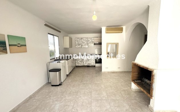 Resale - Detached villa - Estepona - Atalaya
