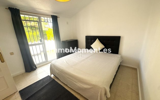 Resale - Detached villa - Estepona - Atalaya
