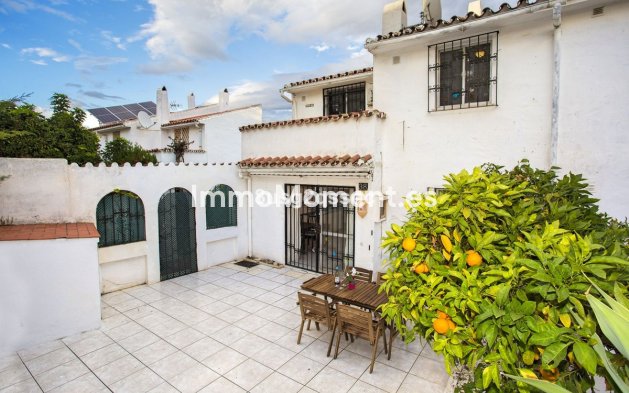 Resale - Detached villa - Estepona - Atalaya