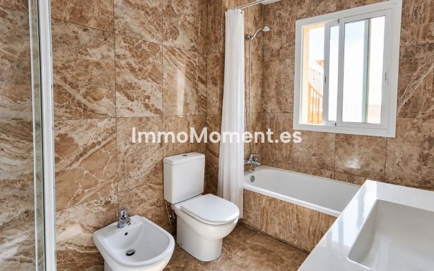 Resale - Townhouse - Estepona - Estepona Centro