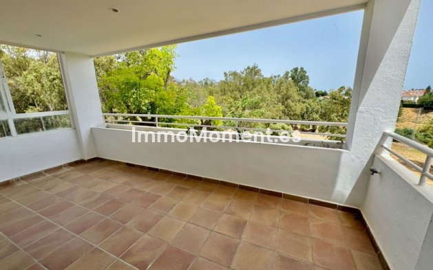 Resale - Apartment - Estepona - Atalaya