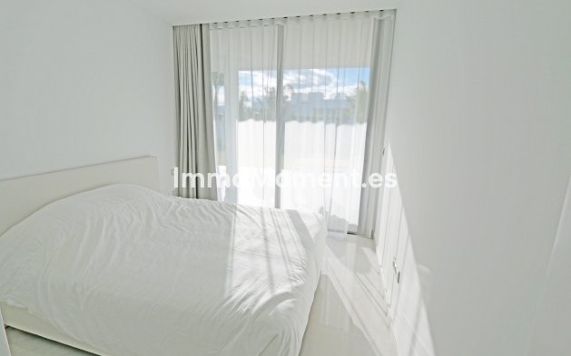 Alquiler a corto plazo - Apartamento - Estepona  - Atalaya
