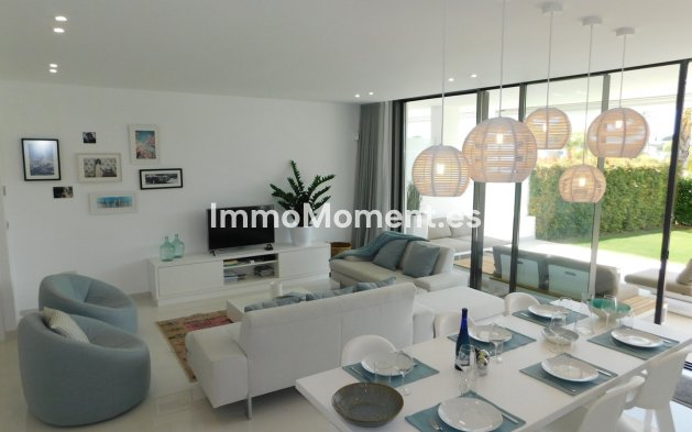 Alquiler a corto plazo - Apartamento - Estepona  - Atalaya