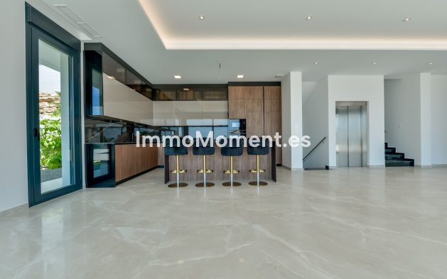 Obra nueva - Villa independiente - Finestrat