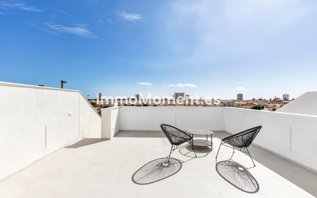 Obra nueva - Villa independiente - Los Alcázares