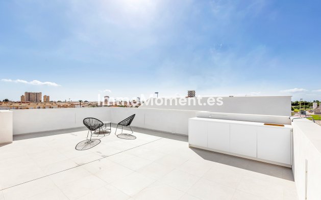 Obra nueva - Villa independiente - Los Alcázares