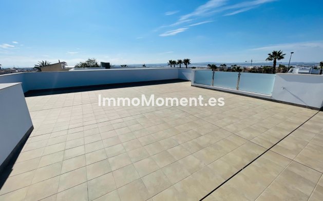 Obra nueva - Villa independiente - Torrevieja