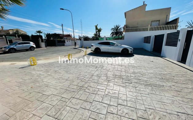 Obra nueva - Villa independiente - Torrevieja
