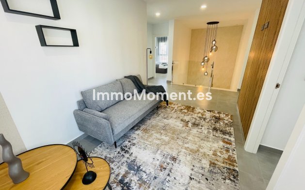 Obra nueva - Villa independiente - Torrevieja
