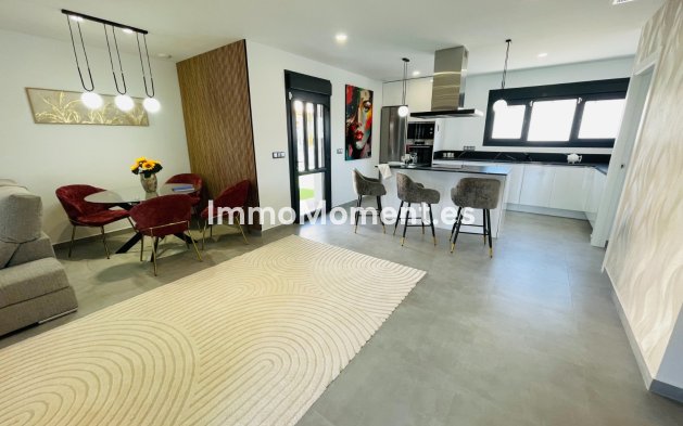 Obra nueva - Villa independiente - Torrevieja