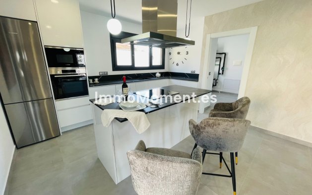 Obra nueva - Villa independiente - Torrevieja