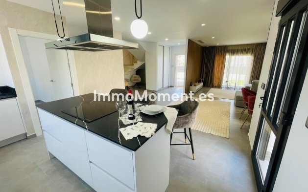 Obra nueva - Villa independiente - Torrevieja