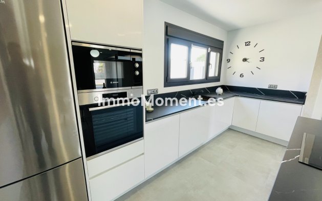 Obra nueva - Villa independiente - Torrevieja