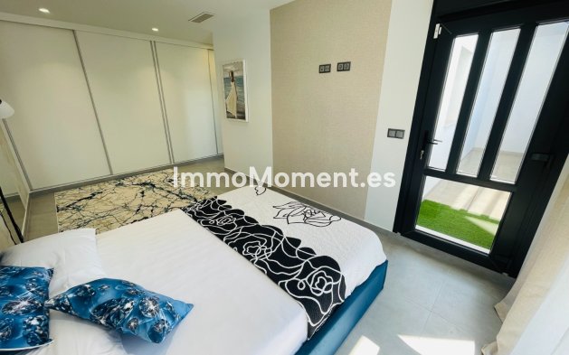 Obra nueva - Villa independiente - Torrevieja