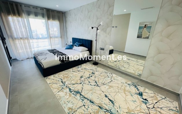 Obra nueva - Villa independiente - Torrevieja