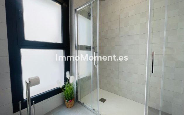Obra nueva - Villa independiente - Torrevieja